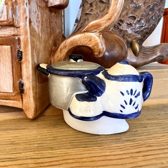 Vintage Ceramic Kitchy Kitchen Mini Teapot - Picture 4 of 6